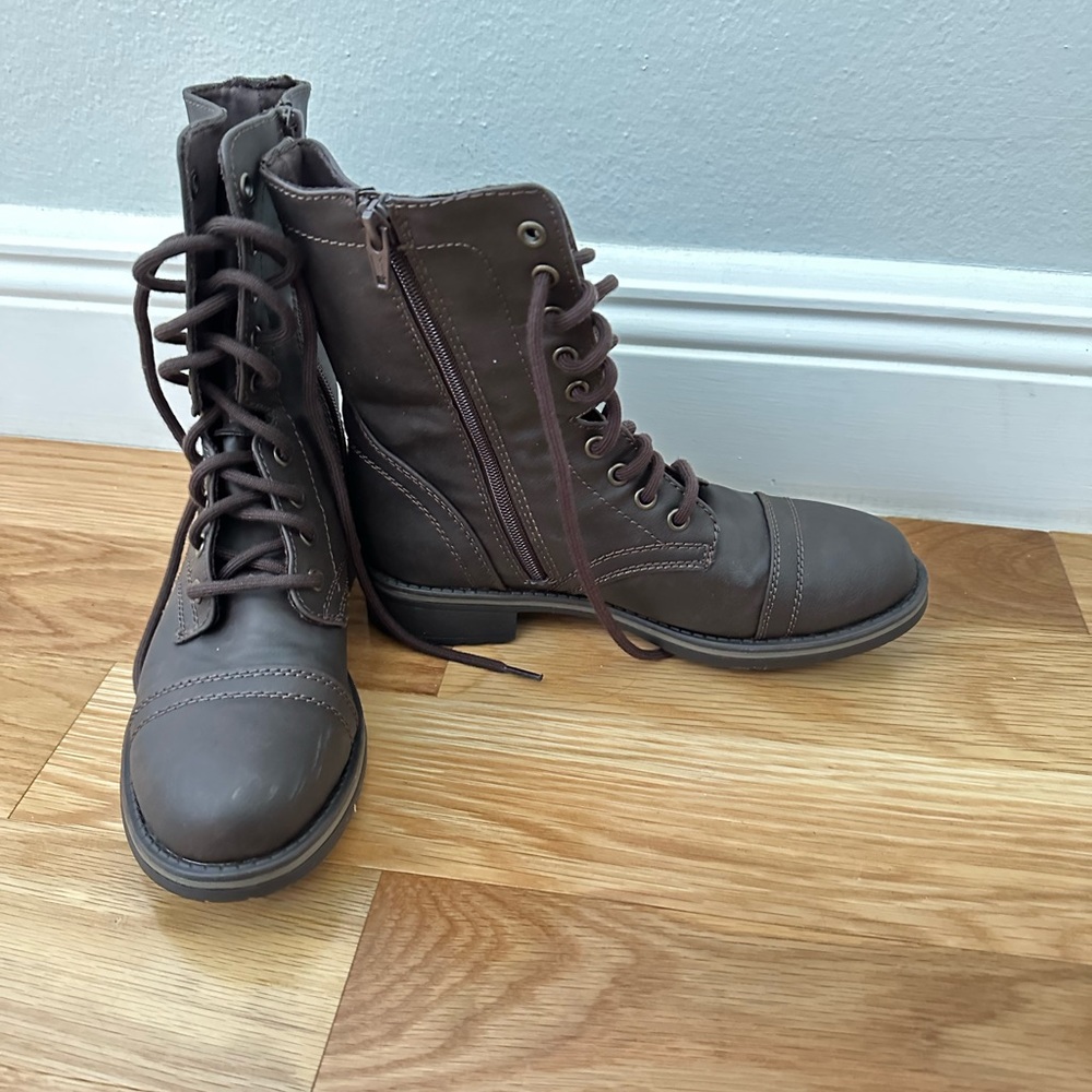 combat boots